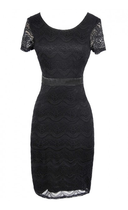 Lace Pinup Fitted Dress in Black